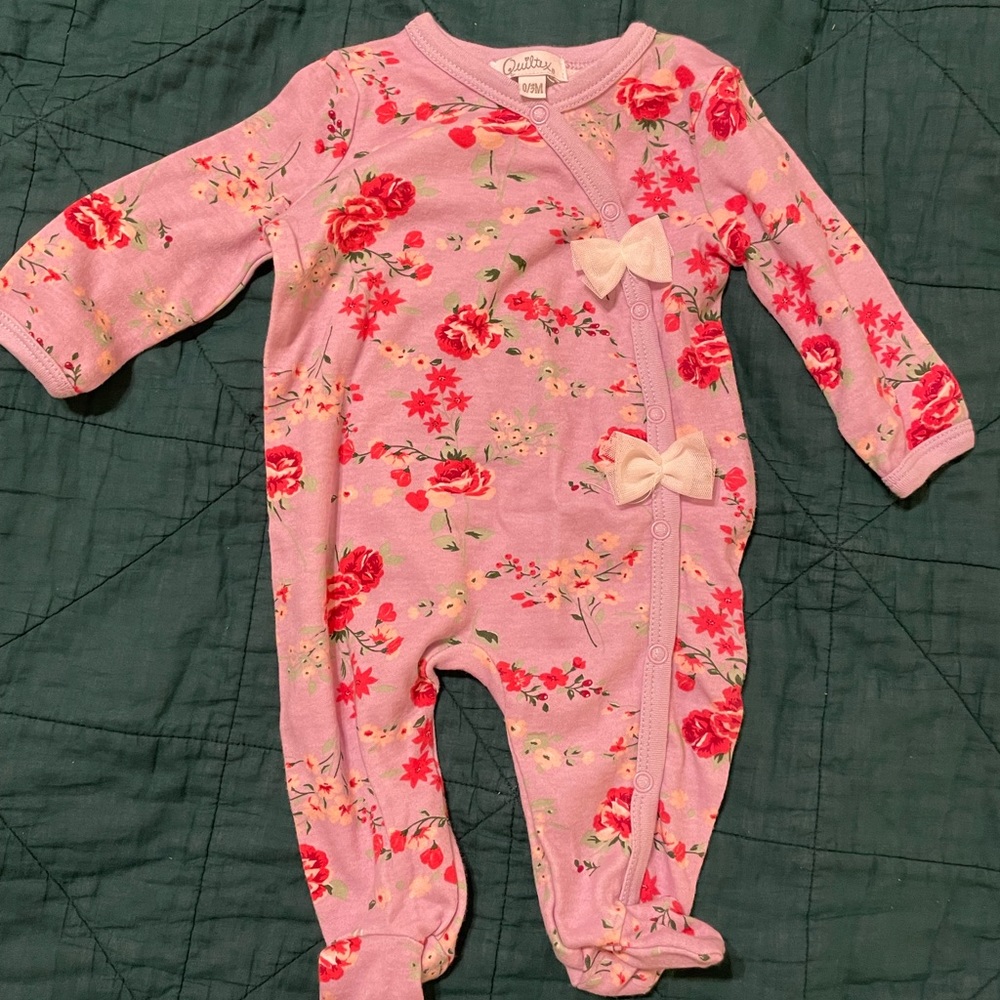 Quiltex Floral footed pajama for baby girl 0-3 months washed but never worn!